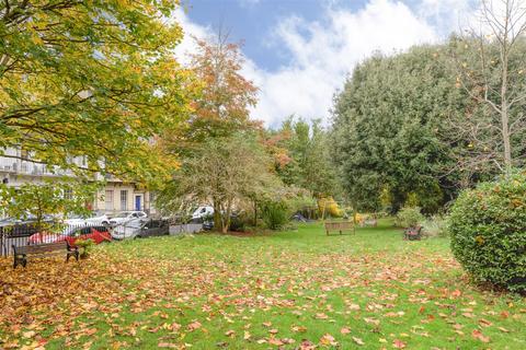 23 Caledonia Place, Bristol, BS8 4DL