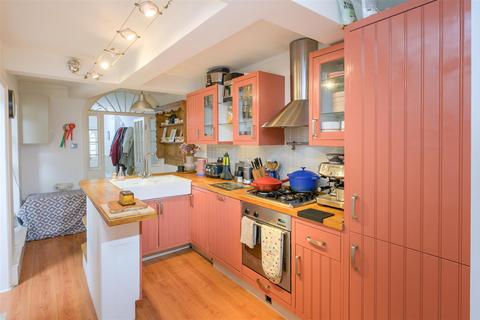 23 Caledonia Place, Bristol, BS8 4DL