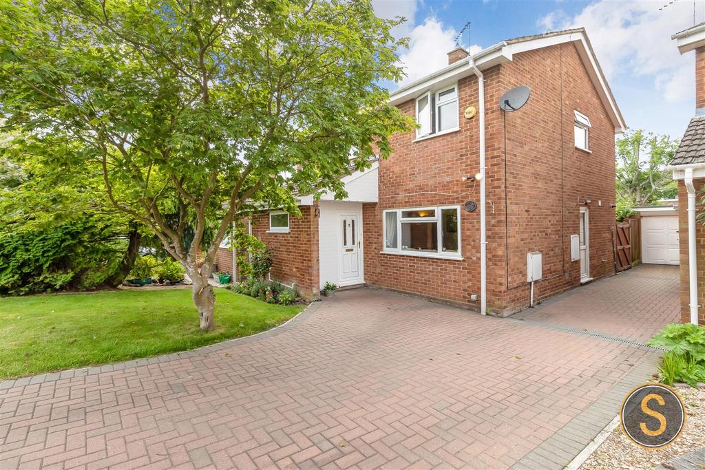 Long Plough, Aston Clinton, Aylesbury 4 bed detached house £500,000