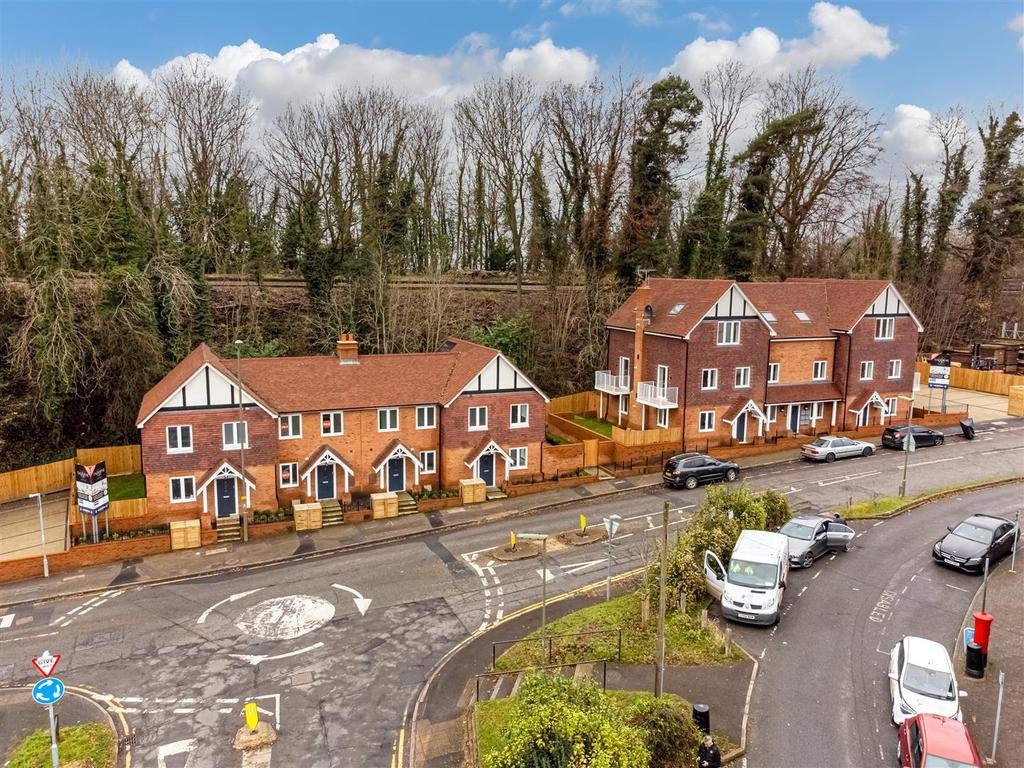 Ashurst Road, Tadworth 2 bed apartment £372,500
