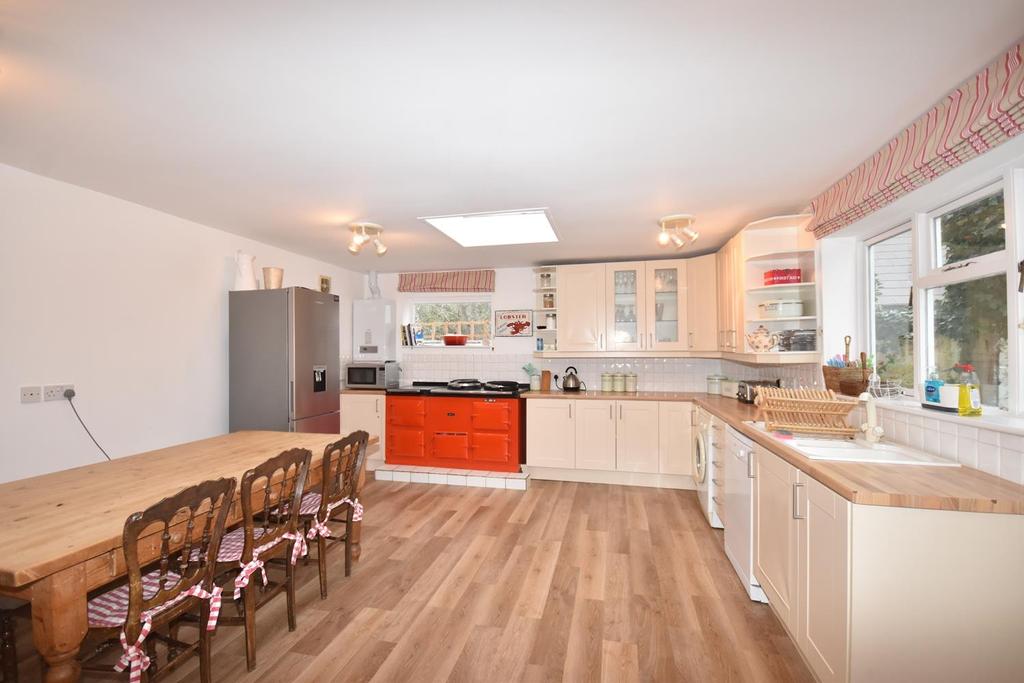 Fairy Road, Seaview, PO34 5HF 4 bed detached house £550,000