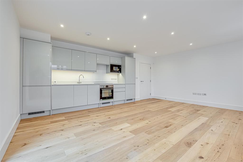 Ashurst Road, Tadworth 2 bed apartment £375,000