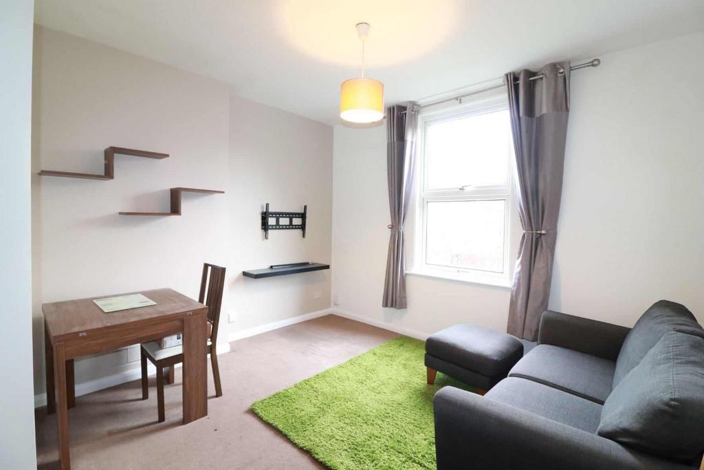 Newlands Park, Sydenham 1 bed flat £1,350 pcm (£312 pw)