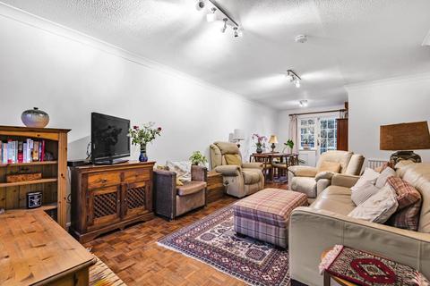 12 Everlands Close, Woking, GU22 7TB