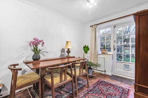 12 Everlands Close, Woking, GU22 7TB