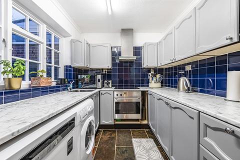 12 Everlands Close, Woking, GU22 7TB