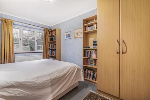 12 Everlands Close, Woking, GU22 7TB