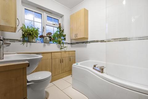 12 Everlands Close, Woking, GU22 7TB