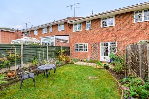 12 Everlands Close, Woking, GU22 7TB