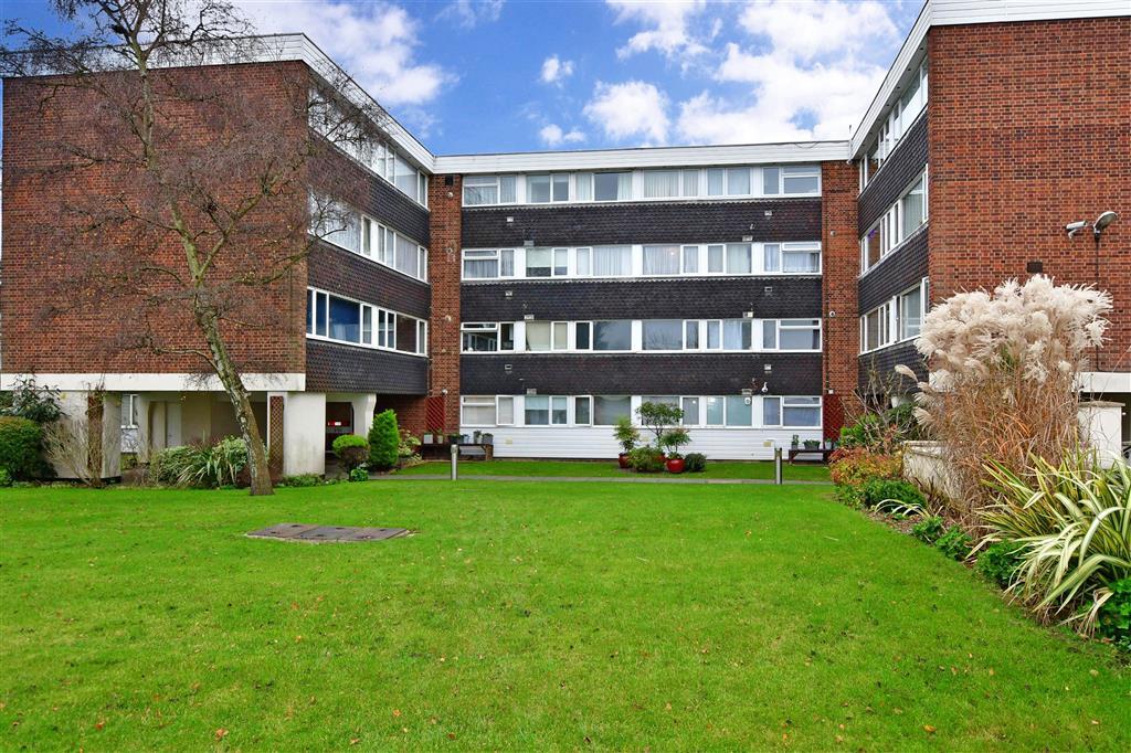 Romford Road, Chigwell, Essex 2 bed flat £300,000