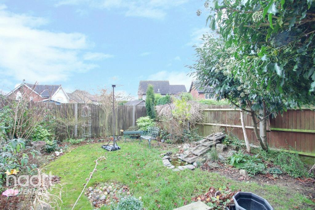 Wetherby Close, Stevenage 3 bed link detached house £400,000
