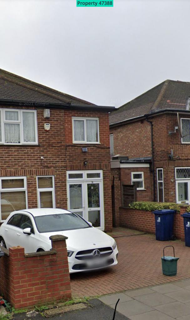 Runnymede Gardens, Western Avenue, Greenford, UB6 1 bed flat £1,250