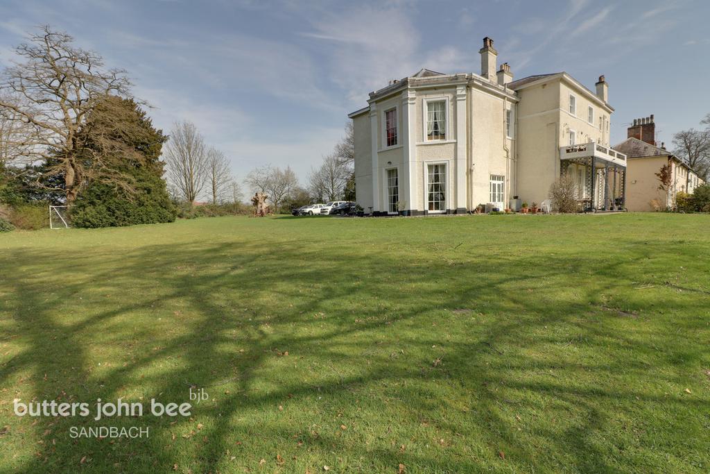 Park Lane, Sandbach 1 bed apartment £220,000