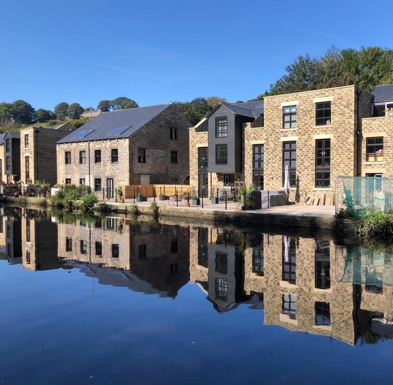 Victoria Quay, DOBCROSS, Dobcross, Saddleworth, OL3 5 bed townhouse £