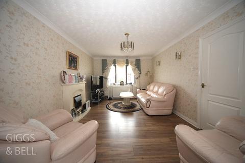 4 bedroom semi-detached house for sale - Launton Close, Luton, Bedfordshire, LU3