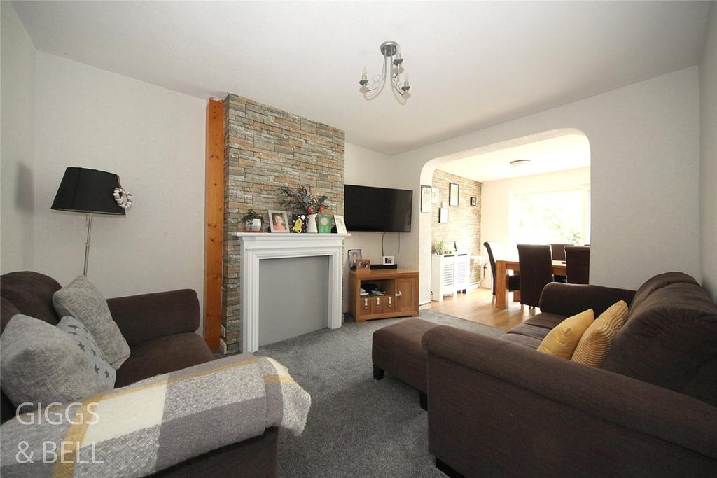 Ashcroft Road, Luton, Bedfordshire, LU2 3 bed semidetached house £