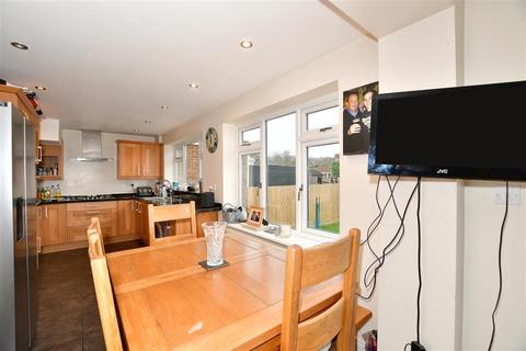 14 Downs Road, Yalding, Maidstone, ME18 6JE