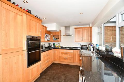 14 Downs Road, Yalding, Maidstone, ME18 6JE