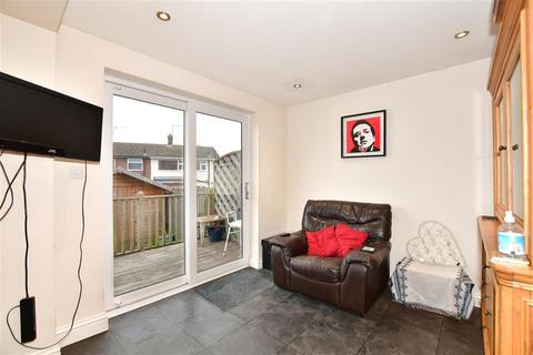 14 Downs Road, Yalding, Maidstone, ME18 6JE