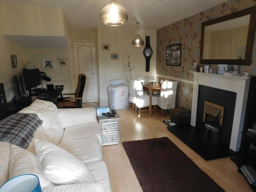 Wye Dale, Swadlincote, DE11 2 bed terraced house £150,000