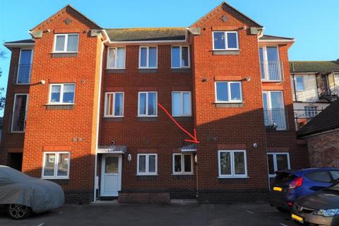 1 bedroom flat to rent, Bargates, Christchurch, BH23