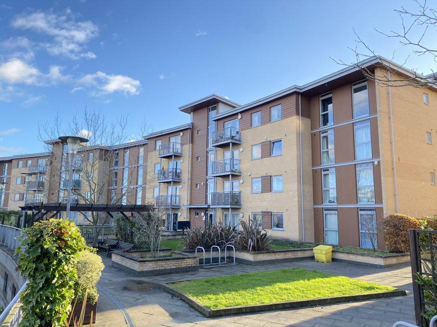 Kelvin Gate, Bracknell, RG12 2 bed flat £215,000