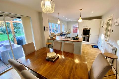 19 Ewelme Close, Dursley, GL11 4NE