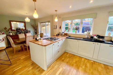 19 Ewelme Close, Dursley, GL11 4NE