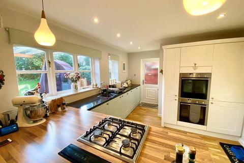 19 Ewelme Close, Dursley, GL11 4NE