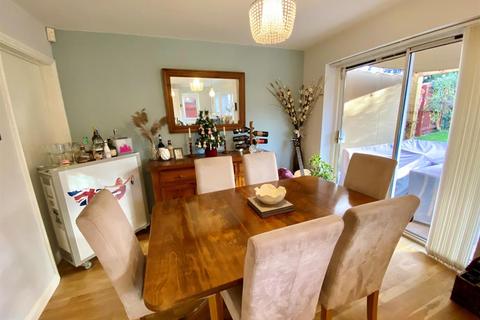 19 Ewelme Close, Dursley, GL11 4NE