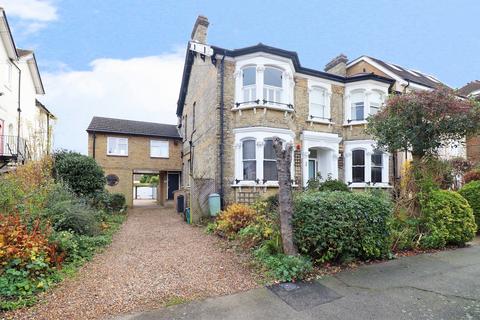Flat 3, 20 Cambridge Road, Bromley, BR1 4EA