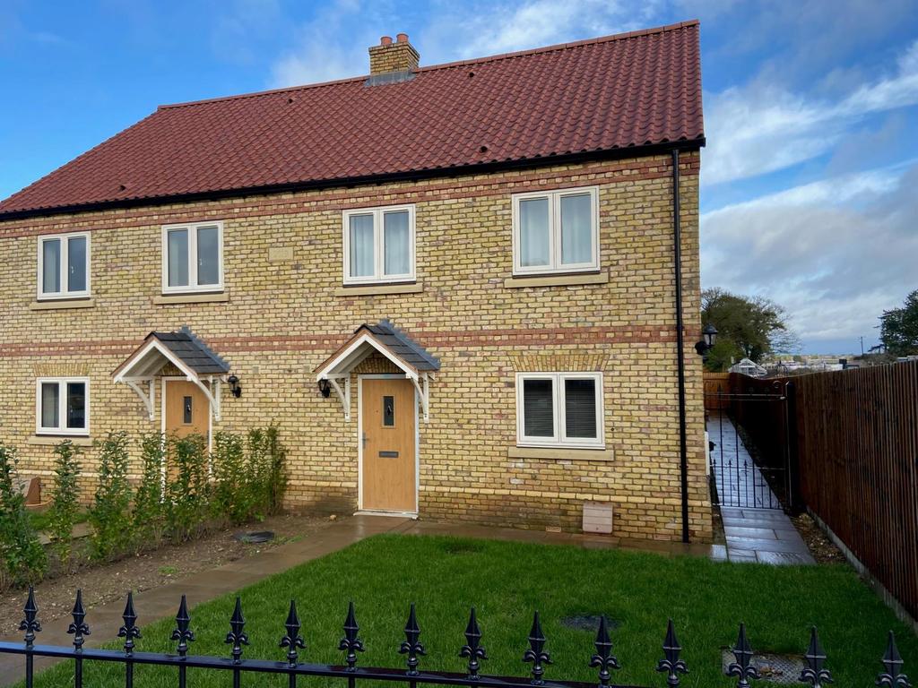 Mildenhall Road, Fordham, CB7 4 bed semidetached house £1,500 pcm (£346 pw)