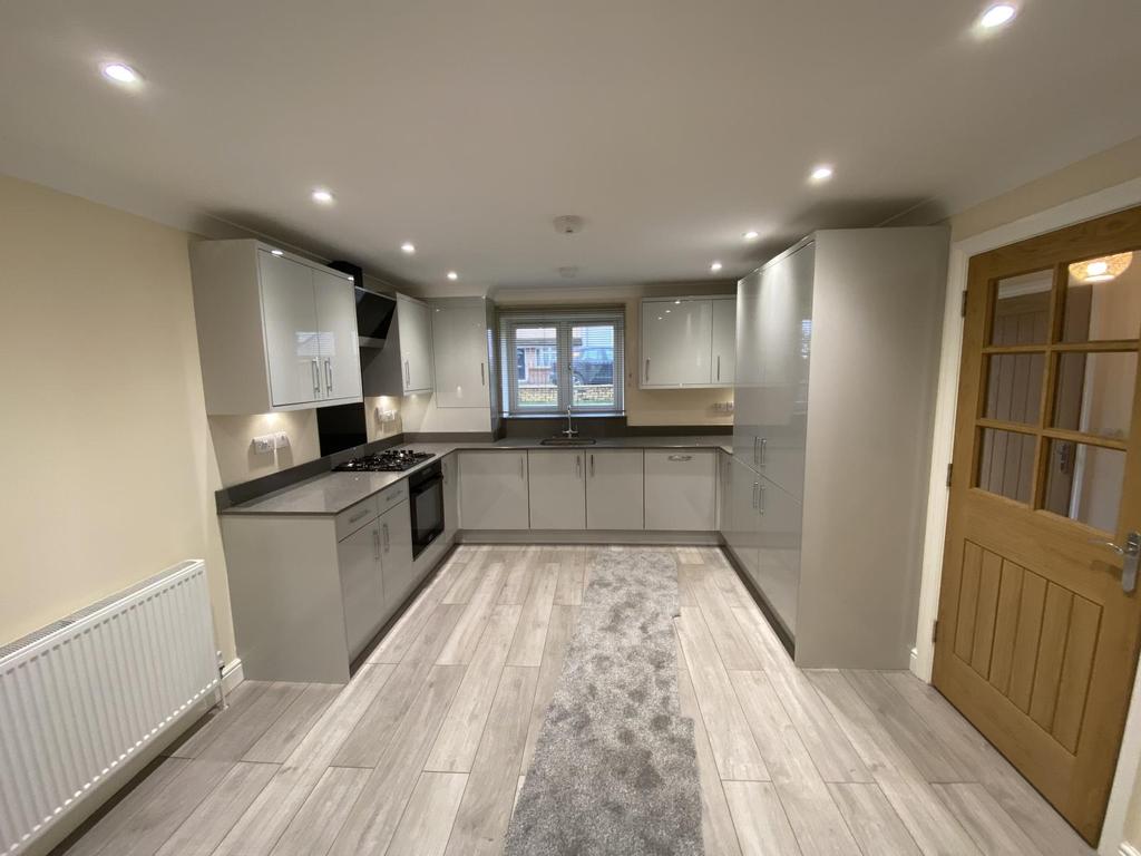 Mildenhall Road, Fordham, CB7 4 bed semidetached house £1,500 pcm (£