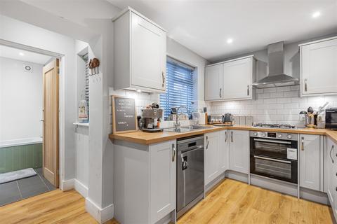 26 Bridge Road, Haslemere, GU27 2AY