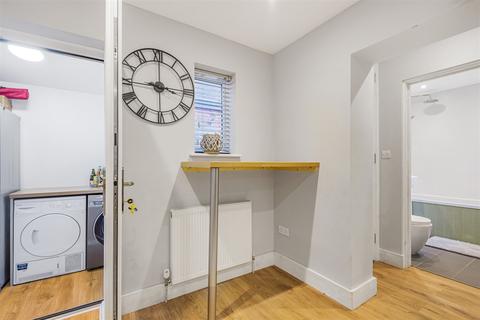 26 Bridge Road, Haslemere, GU27 2AY