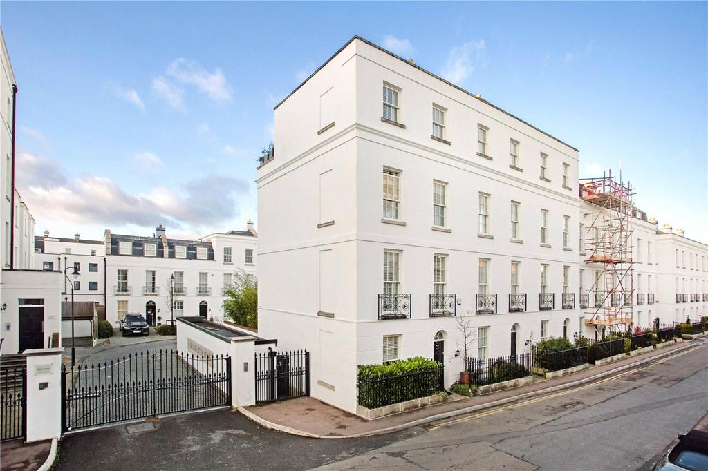 Gloucester Place, Cheltenham, Gloucestershire, GL52 4 bed end of
