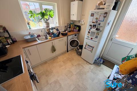 2 bedroom end of terrace house to rent, St. Peters Road, Gloucester, GL4.