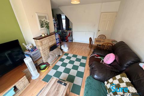 2 bedroom end of terrace house to rent, St. Peters Road, Gloucester, GL4.