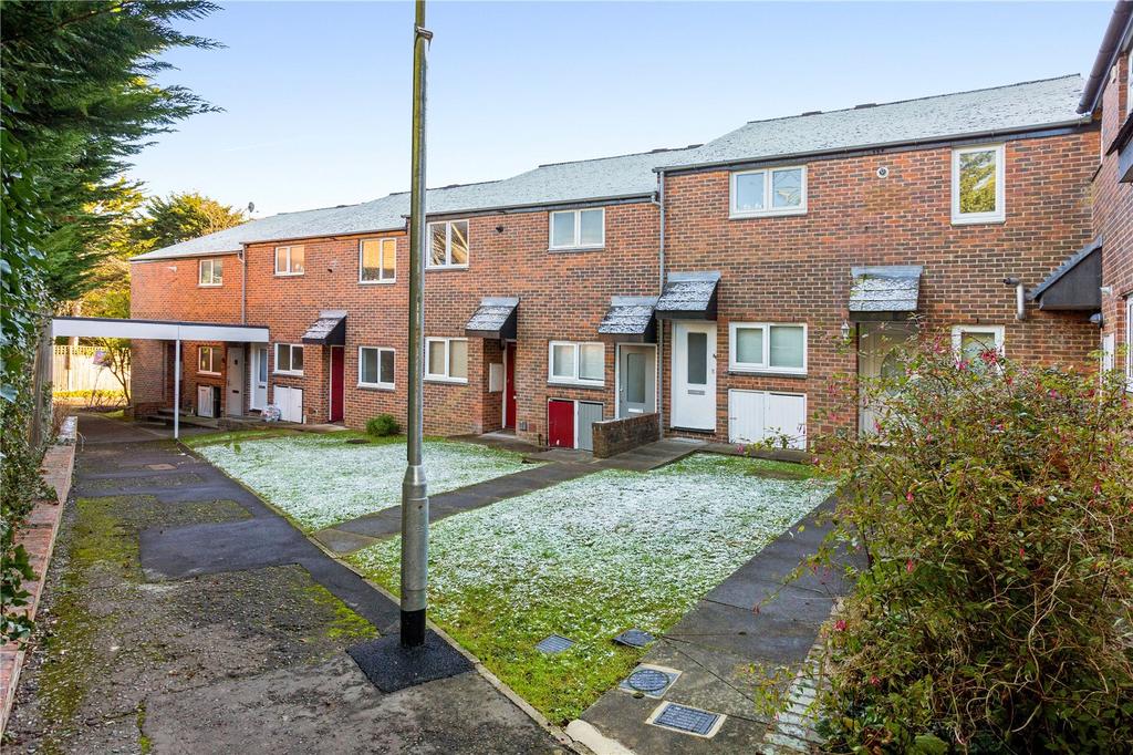 Thirlmere Gardens, Northwood, Middlesex, HA6 1 bed £260,000