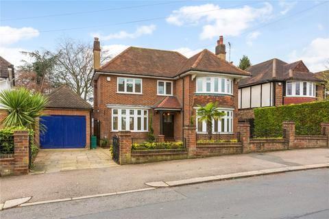 4 bedroom detached house for sale - Woodwaye, Oxhey, Hertfordshire, WD19