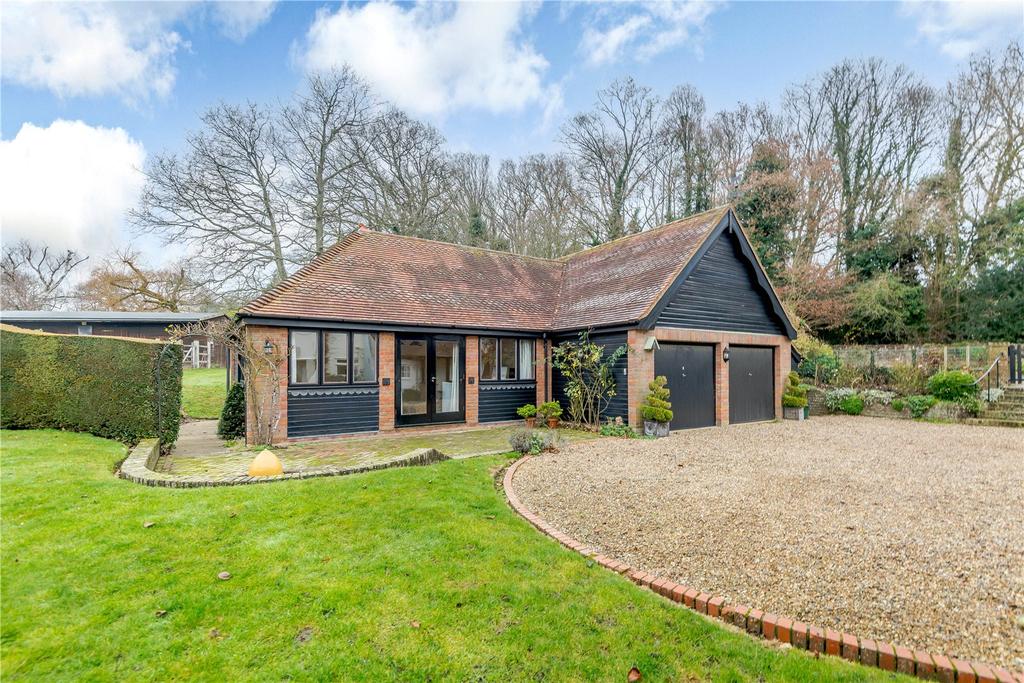 Penmans Hill, Chipperfield, Kings... 4 bed equestrian property - £2,250,000