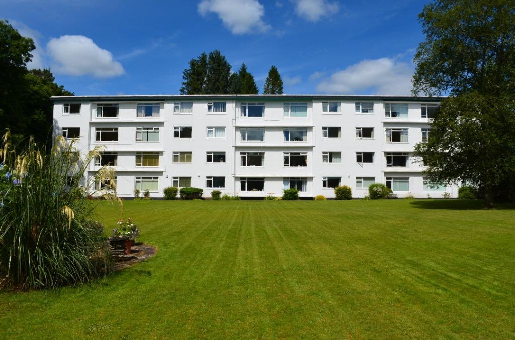 Strathclyde Court, Helensburgh, Argyll and Bute, G84 9PW 3 bed flat £