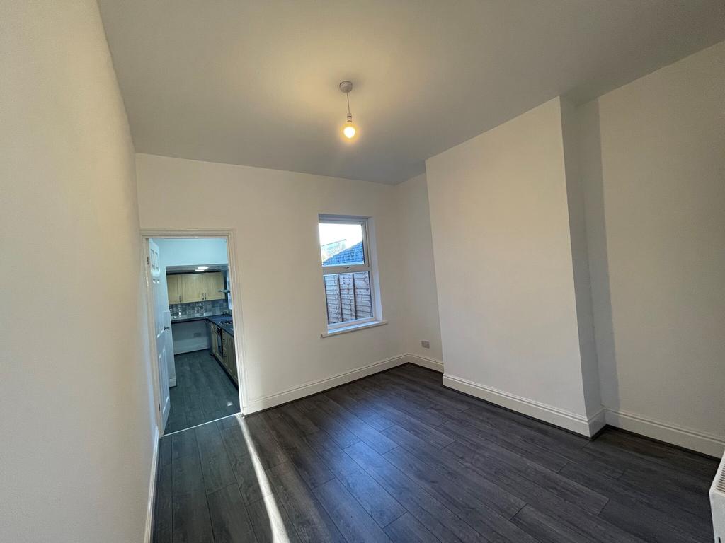 Formans Road, Sparkhill, Birmingham 2 bed terraced house £850 pcm (£
