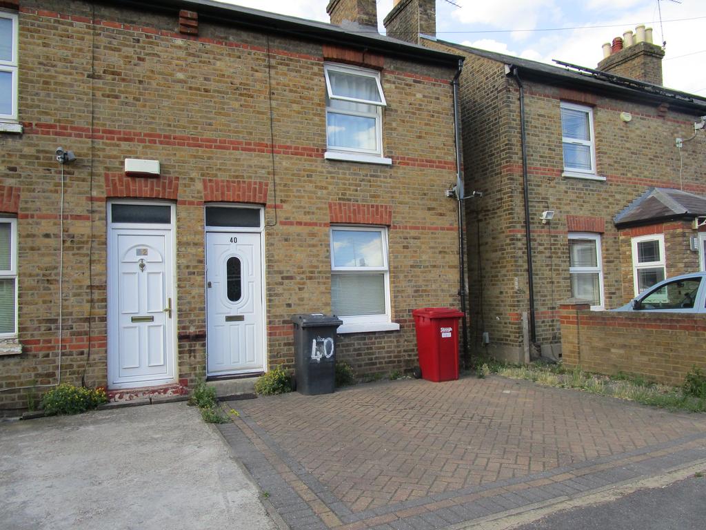 Belgrave Road, Slough SL1 3 bed terraced house £1,200 pcm (£277 pw)