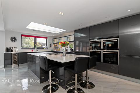 108 Linceslade Grove, Loughton, Milton Keynes, MK5 8BL