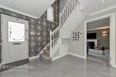 108 Linceslade Grove, Loughton, Milton Keynes, MK5 8BL