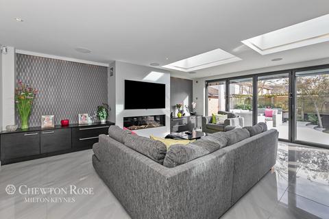 108 Linceslade Grove, Loughton, Milton Keynes, MK5 8BL