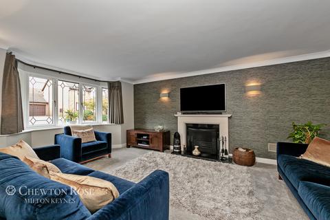 108 Linceslade Grove, Loughton, Milton Keynes, MK5 8BL