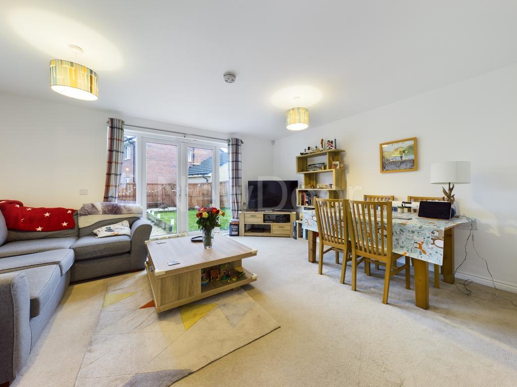 Craigton Drive, PA7 3 bed semidetached house £210,000