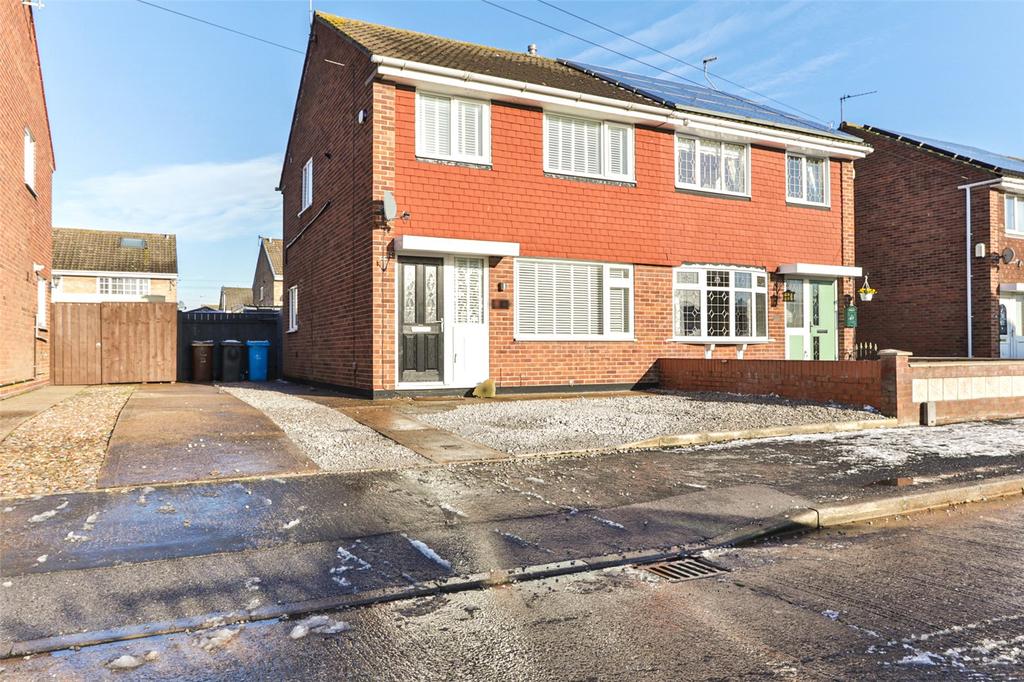 Moffat Close, Hull, East Yorkshire, HU8 3 bed semidetached house £